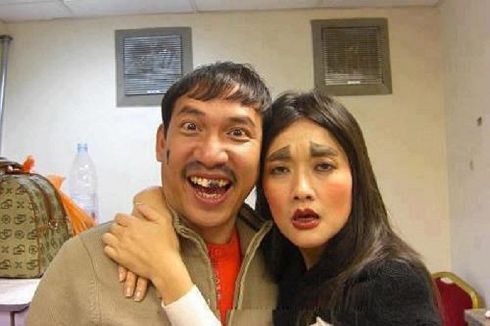 Nhắc đến Quang Thắng người ta thường gắn liền với cái tên Vân Dung. Cặp đôi thân thiết cả ngoài đời và trên sân khấu hài kịch này luôn mang lại tiếng cười sảng khoái cho khán giả.