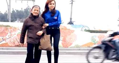Hoa khôi sinh viên và clip tình nguyện gây sốt dân mạng