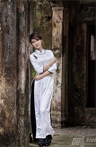 Trong làng Cựu còn giữ được rất nhiều ngôi nhà cổ với kiến trúc pha trộn giữa Đông và Tây, giữa truyền thống và hiện đại