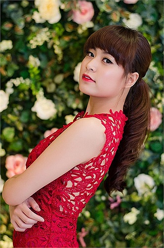 Sau scandal lộ clip sex chấn động dư luận, Hoàng Thùy Linh kín tiếng hơn, cô hotgirl ngày nào chỉ chia sẻ chuyện công việc, không mấy khi nói đến chuyện đời tư.