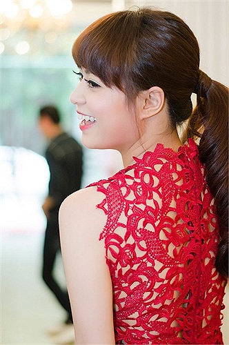 Cùng ngắm nhan sắc căng tràn sức sống của cô ca sĩ Nhịp đập giấc mơ.