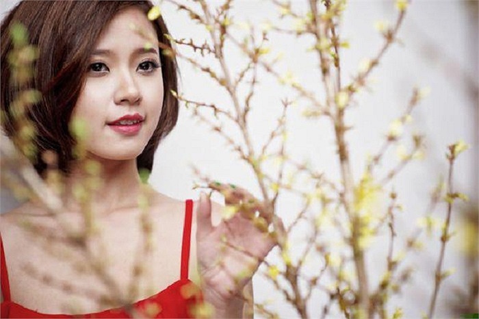 Vẻ thanh tân căng tràn sức sống của hotgirl Midu.