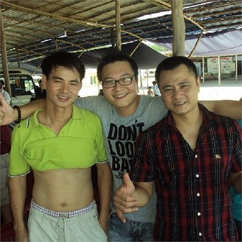 Xuân Bắc khoe bụng sáu múi hay bụng một múi?