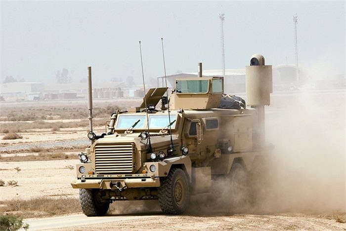 Nó có kích thước lớn hơn hẳn so với Humvee, cao khoảng 3m và rộng khoảng 2.7 m