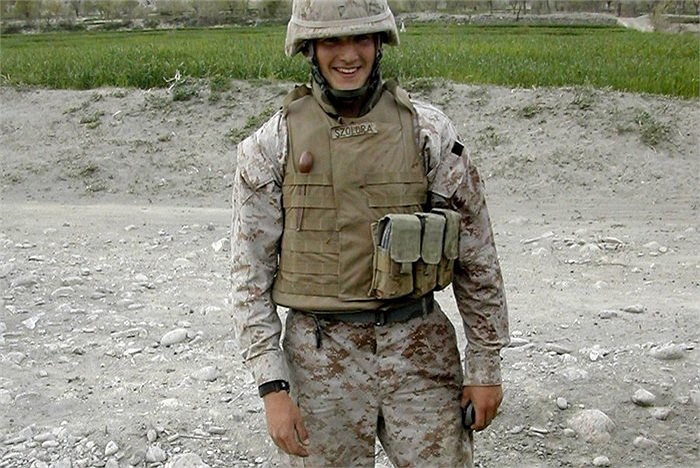 Dù có thể lội qua nhưng Humvee không chống nước nên chuyện các binh lính bên trong bị ướt là điều thường thấy