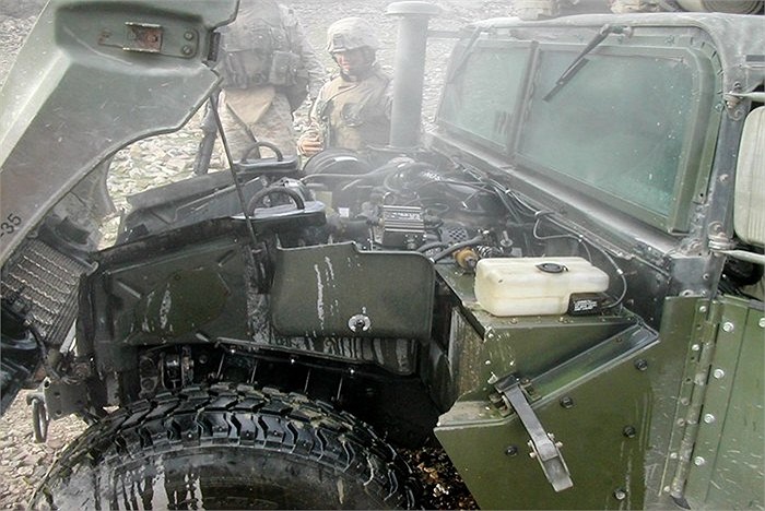 Tuy nhiên, từng đó sức mạnh của Humvee không đủ để nó chinh phục hoàn toàn được các địa hình khó chịu của Afghanistan