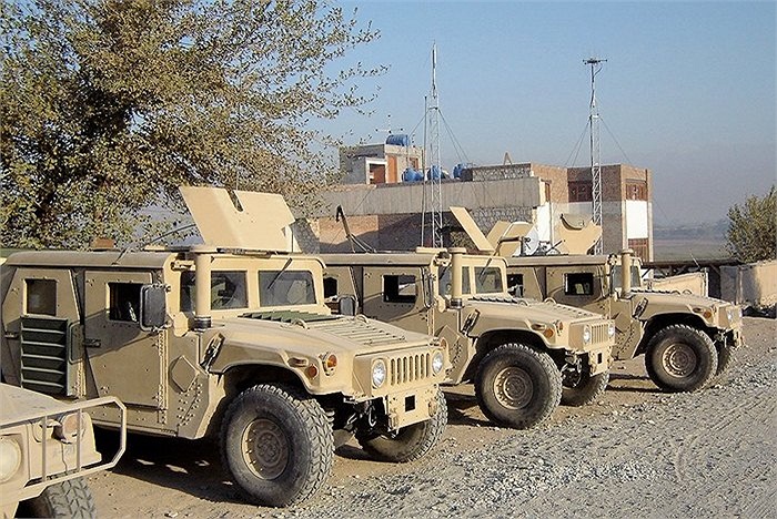 Chiếc xe mới đã được tăng thêm khả năng chống bom mìn ở các bên