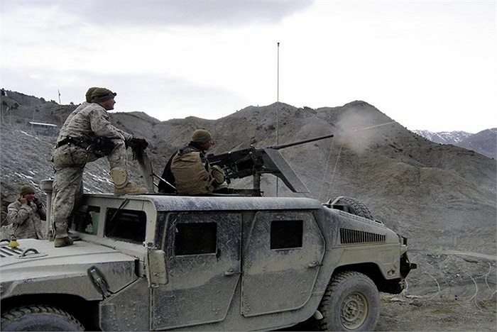 Tháp pháo của Humvee có thể gắn súng máy 12.7 mm với khả năng tấn công các mục tiêu cách xa đến 2 km