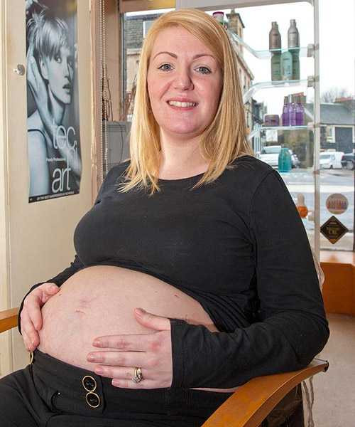 Lạ lùng ảnh mặt em bé trên bụng bà bầu