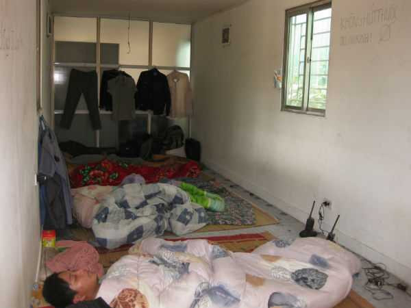 Lạ lùng nhà làm từ container cũ giữa Hà Nội