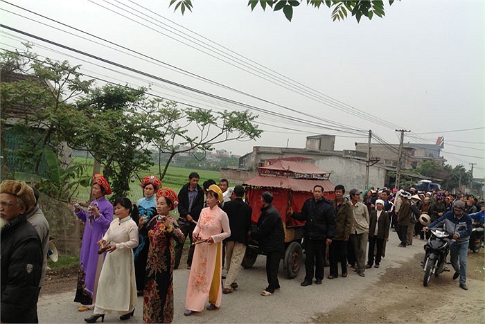 Hình ảnh đội sinh tiền.