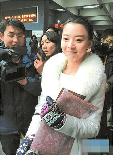 Nét đẹp trong sáng, khuôn mặt thanh tú của cô đã thu hút mọi ánh nhìn