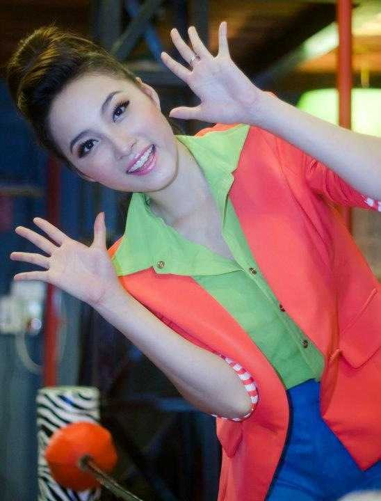 Mát mắt á khôi xinh đẹp chê làm 'hotgirl'