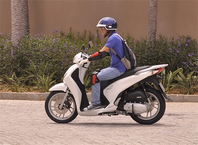 Nhận thấy sai lầm khi bỏ ngỏ phân khúc xe ga có giá tiền 60-80 triệu đồng và sau khi PCX không thành công, Honda quyết định tăng nội địa hóa lên tới hơn 90%, thổi công nghệ mới và đặc biệt hạ giá gần 50% để ra lò SH 2012.