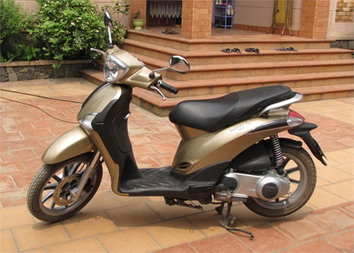 Tương tự như Vespa, Liberty sẽ gần như không có đối thủ nếu SH 2012 không xuất hiện. Dù sự khác nhau về thiết kế, phong cách, thương hiệu nhưng sự chênh lệch không đáng kể về giá bán khiến SH trở thành đối thủ quá nặng ký với cả Vespa và Liberty.