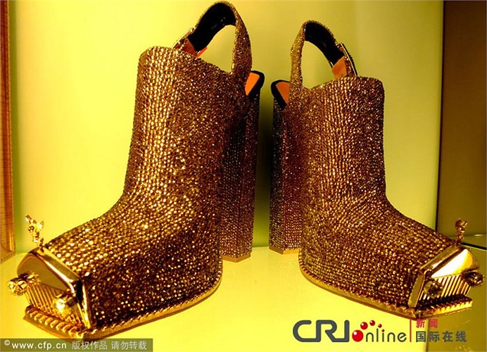 Với kích thước khổng lồ như vậy, dự kiện đôi giày sẽ được đề nghị Guiness công nhận kỷ lục thế giới