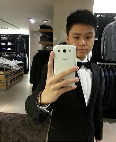 Đặc biệt là, họ sở hữu bộ sưu tập xe cực 'khủng'. Từ thương hiệu Bentley, Lexus GX570, Ferrari 458 cho đến Roll Royce Phantom...