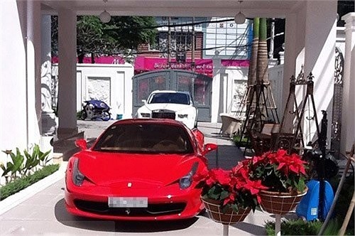 Cận cảnh những siêu xe bạc tỷ trong gara nhà Phan Thành. 