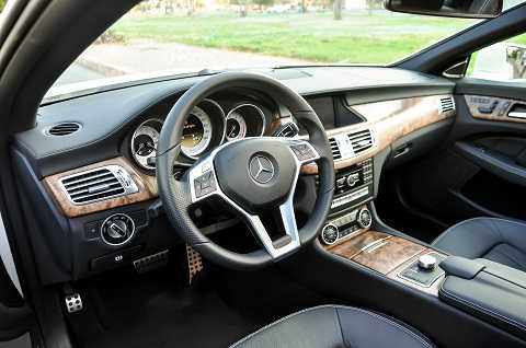 Ngắm 4 bánh hơn 4 tỷ mới lướt phố Sài Gòn