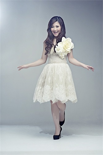 Cuộc thi tìm kiếm tài năng âm nhạc The Voice đến Việt Nam trong năm 2012 với phiên bản mang tên Giọng hát Việt đã mang đến một làn gió mới cho khán giả xem truyền hình khắp cả nước. (Trong ảnh là Hương Tràm)