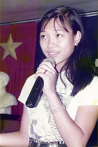 Trong những bức ảnh này, cô có nét duyên hơn là xinh đẹp.