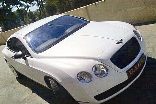 Ngắm siêu xe Bentley bọc da rắn