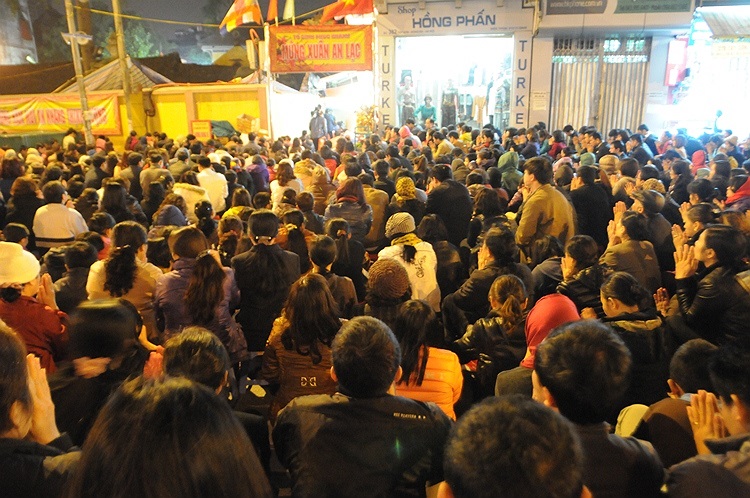 Theo quan niệm của người Á Đông, mỗi người sinh ra đều có một vì sao chiếu mệnh khác nhau theo từng năm. Nếu một người nào đó thuộc sao xấu sẽ phải giải hạn ngay trong dịp tết nguyên tiêu.