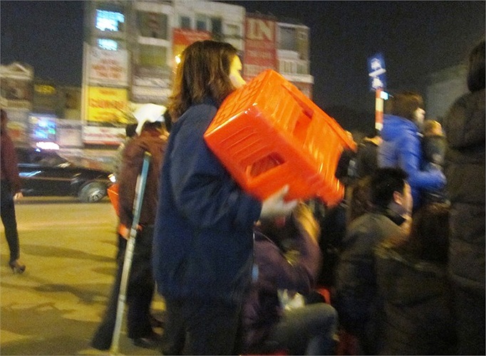 Dịch vụ cho thuê ghế với giá cắt cổ từ 10-20 nghìn đồng mỗi chiếc được dịp chặt chém...