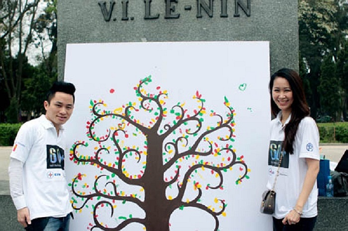 Đây là một trong những hoạt động bên lề của Giờ Trái Đất 2013 nhằm thu hút sự chú ý và hành động của cộng đồng đối với vấn đề chốngg biến đổi khí hậu và tiết kiệm năng lượng.