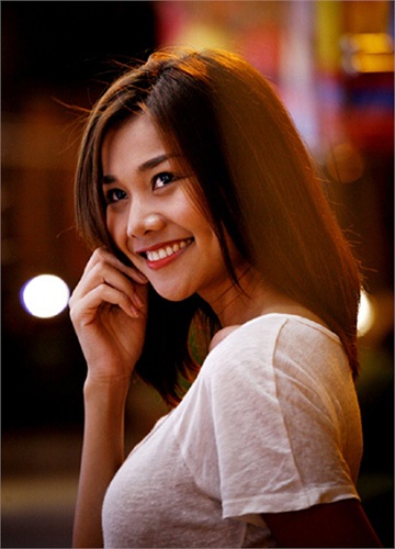 Nụ cười tươi rói đã giúp cô bù lại khuyết điểm này trên gương mặt