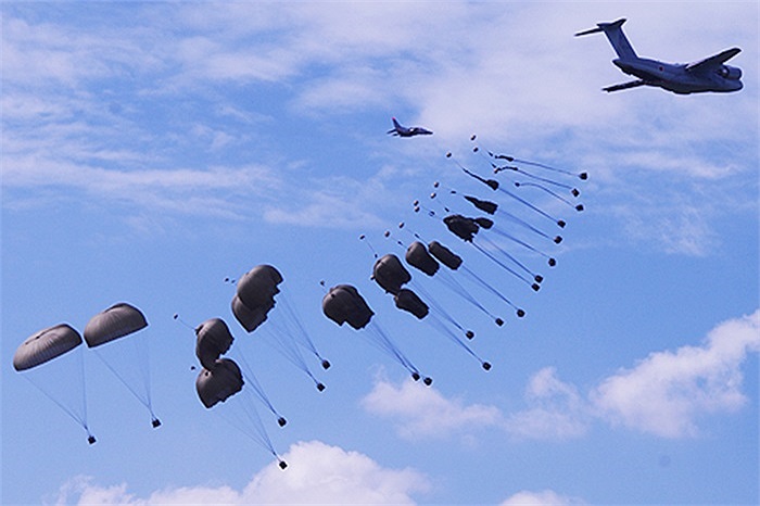 Máy bay vận tải quân sự XC-2 nặng gấp 3 lần C-1, tức 30 tấn