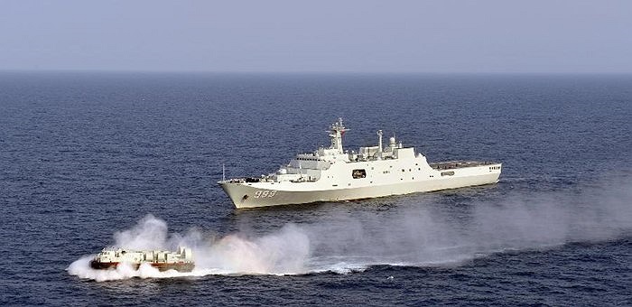 Tàu đổ bộ Tĩnh Cương Sơn của Hạm đội Nam Hải trong cuộc tập trận ở Biển Đông