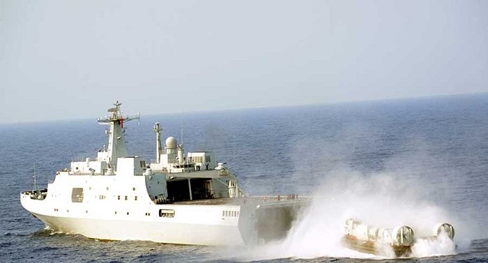 Tàu chiến Trung Quốc trên Biển Đông