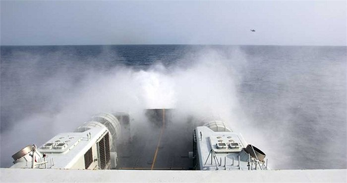 Cận cảnh trên tàu đổ bộ đệm khí của Trung Quốc