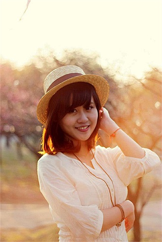 Hoàng Thùy Linh có đôi mắt to, trong sáng và nụ cười luôn rạng rỡ