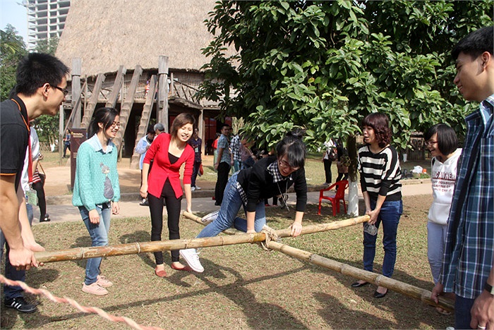 Trò chơi nhảy gậy yêu cầu người chơi phải có một sức bật tốt