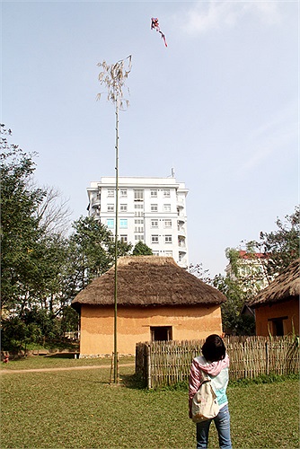 Ném con quay bay cao, bay xa cũng không hề dễ dàng