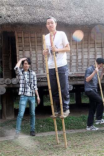 Đi cà kheo đòi hỏi sự khéo léo rất cao