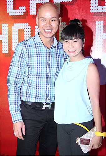 Rồi vui vẻ với một nửa còn lại trong cặp đôi Phan Đinh Tùng. Tại cuộc thi năm nay, cặp đôi này tạo được sự chú ý bởi sự hài hước.