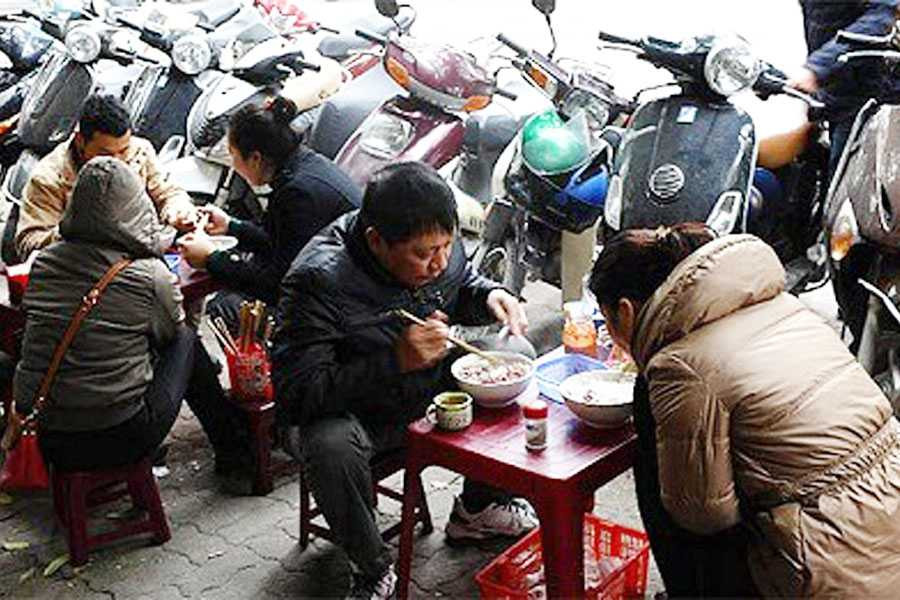 Phở Hà Nội lên AFP: Món thanh lịch, người bán thô lỗ!