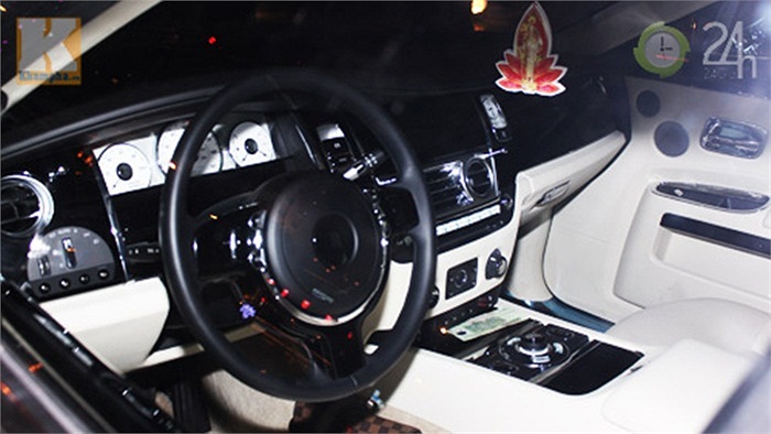 Vô-lăng xe sẽ trở nên nặng hơn ở tốc độ cao và nhẹ hơn ở tốc độ thấp, góp phần mang lại một trải nghiệm lái đầy đam mê.