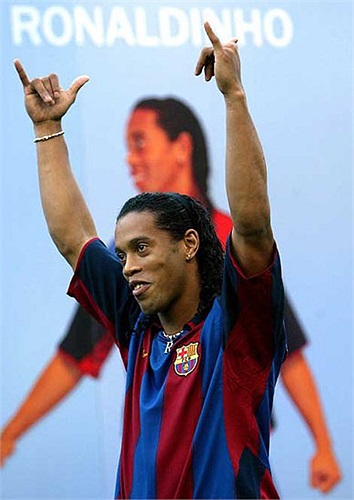 Ronaldinho được tiếp đón như một ông hoàng tại Nou Camp