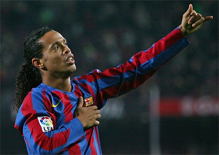 Mùa giải 2004-2005, Ronaldinho giúp Barca vô địch La Liga sau 6 năm chờ đợi