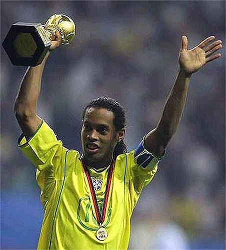 Thành công nối tiếp thành công, Ronaldinho cùng Brazil đăng quang tại Conferderation Cup 2005