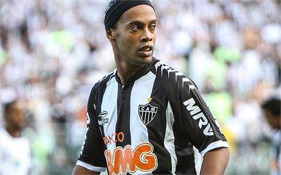 1 năm sau, anh chuyển sang Atlético Mineiro vì những bất đồng về tiền lương