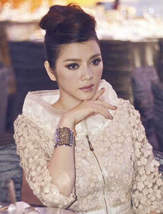 Rút lui, nước cờ cao của Lý Nhã Kỳ?