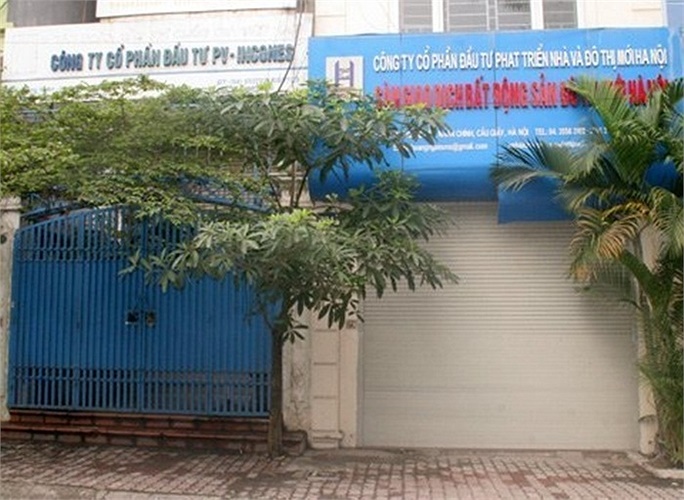 So với cách đây vài năm, khu Trung Hòa Nhân Chính giờ đây chỉ lác đác vài sàn bất động sản nhưng cũng thường xuyên đóng cửa.(Theo Duy Anh/Vietnamnet)