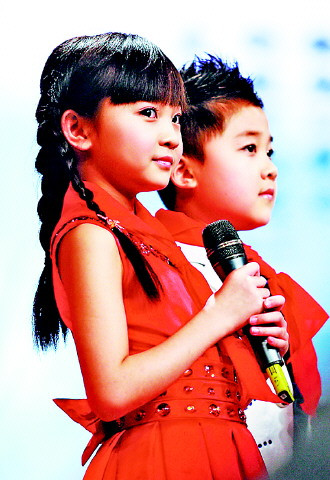 Scandal dồn dập đổ đầu 'cô bé Olympic' 14 tuổi