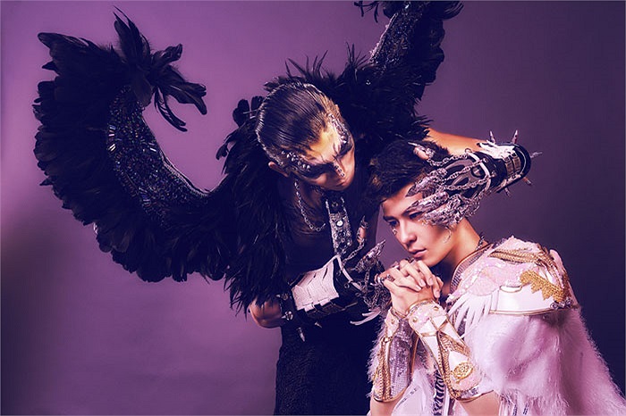 Trước đây, Ngọc Tình là vận động viên võ thuật cổ truyền, từng thi đấu và đoạt giải Huy chương vàng, huy chương bạc bộ môn Kickboxing 