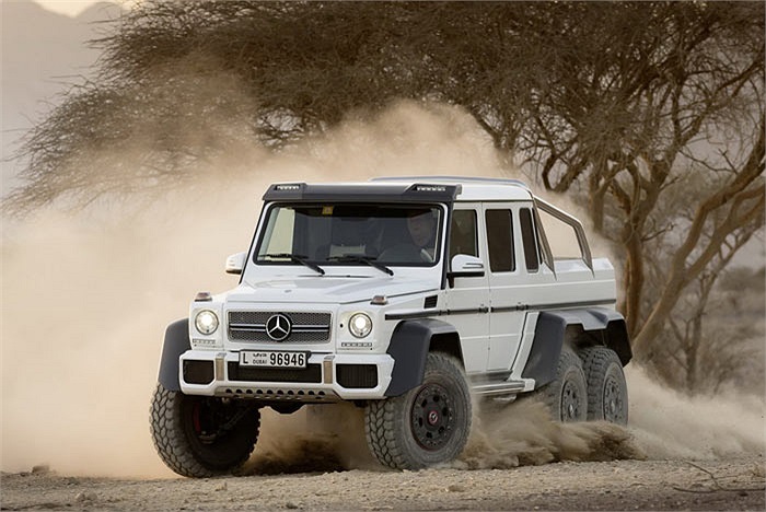 Phiên bản đầu tiên của của Mercedes-Benz G63 AMG 6 bánh được chế tạo năm 2011 để phục vụ cho quân đội Úc dựa trên nền tảng mẫu xe quân sự G320 CDI. 